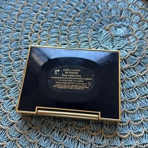 ESTÉE LAUDER
Pure Color Envy Sculpting Blush Duo By Violette 01